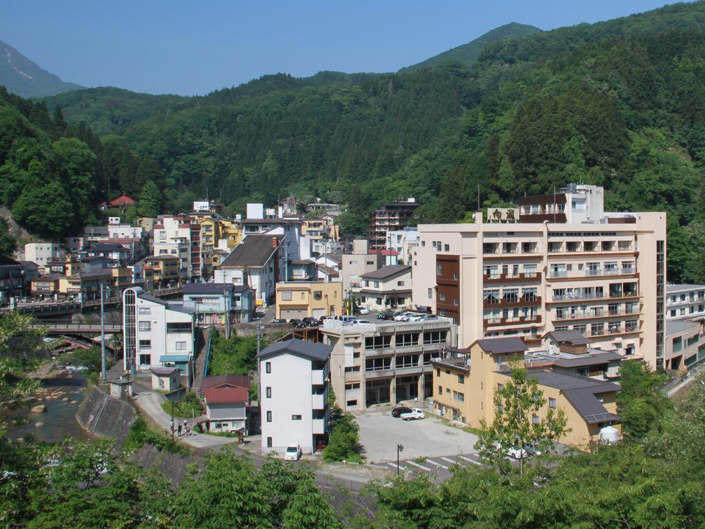 土湯温泉 やすらぎの宿 向瀧旅館 Фукусіма Екстер'єр фото