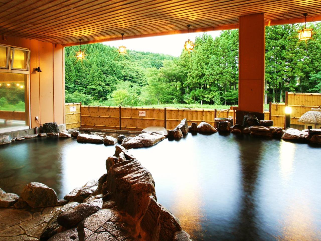 土湯温泉 やすらぎの宿 向瀧旅館 Фукусіма Екстер'єр фото
