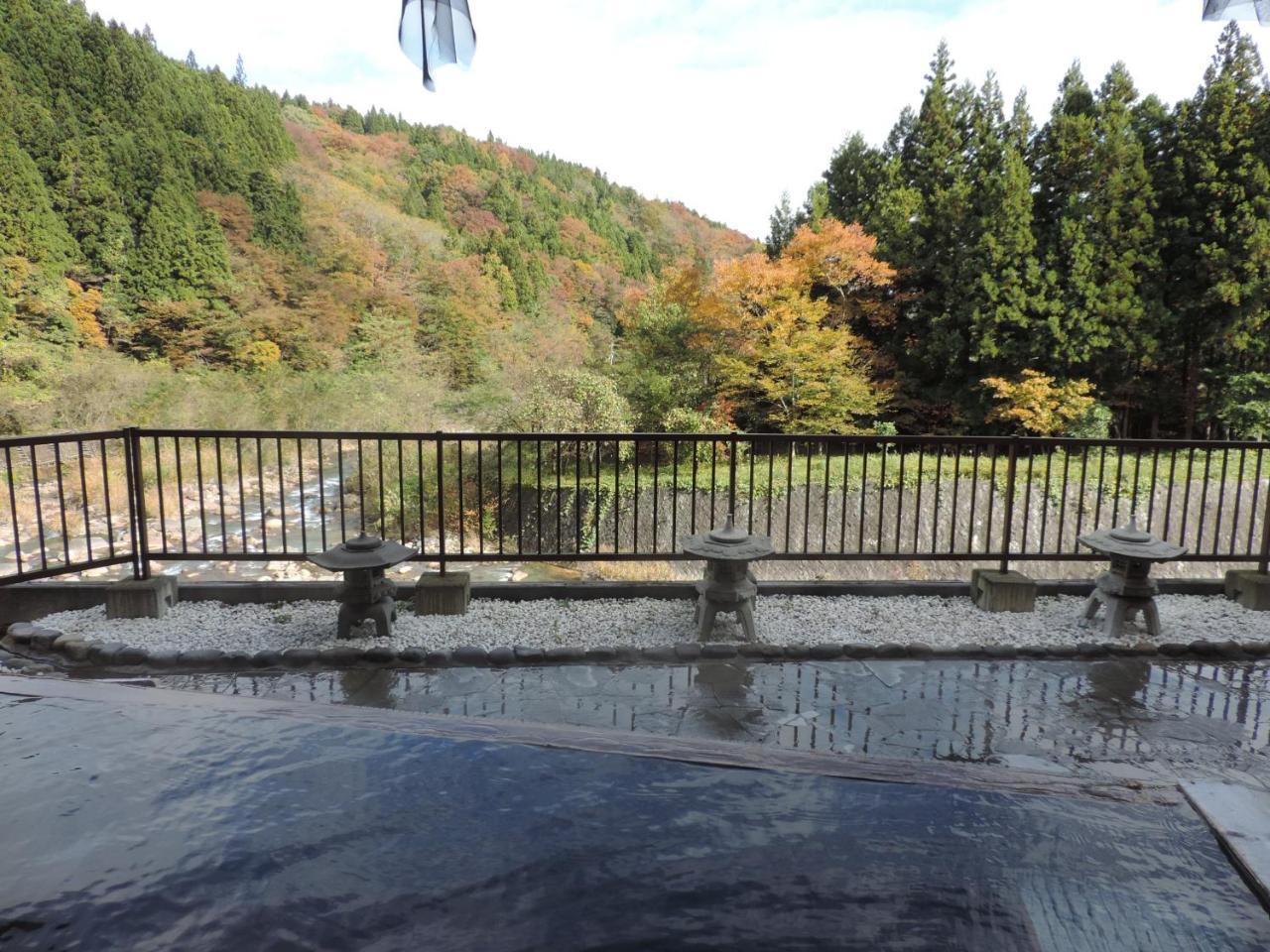 土湯温泉 やすらぎの宿 向瀧旅館 Фукусіма Екстер'єр фото