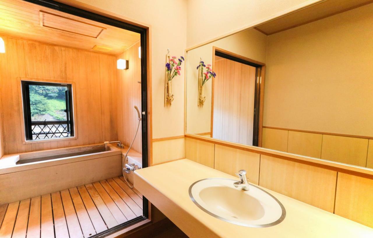 土湯温泉 やすらぎの宿 向瀧旅館 Фукусіма Екстер'єр фото